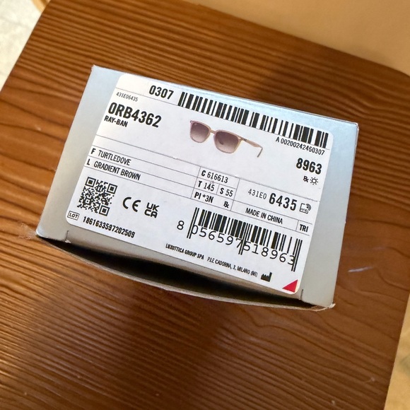 NEW IN BOX! Ray-Ban Turtledove Frame with Gradient Brown Lenses main image 5
